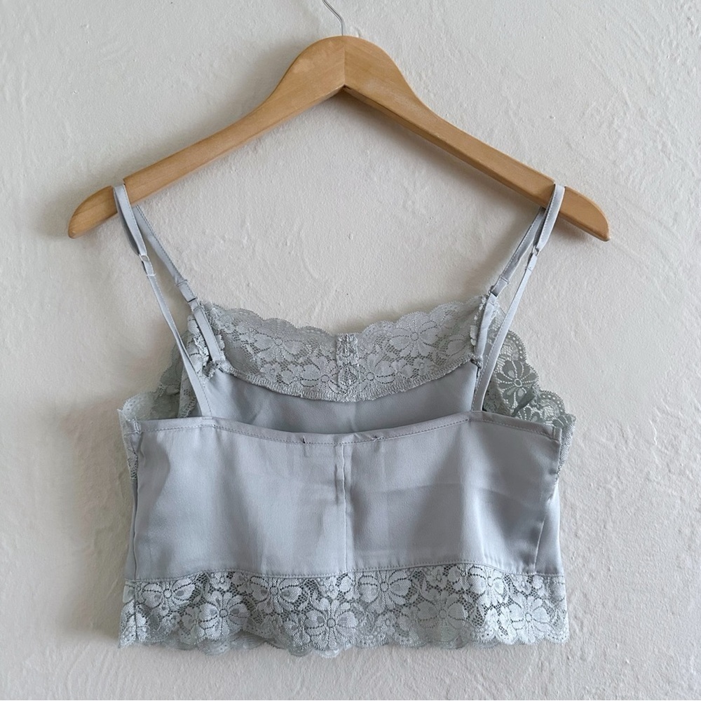 Brandy Melville Dionne Light Blue Satin Lace Trim Cropped Cami Top - Picture 4 of 5